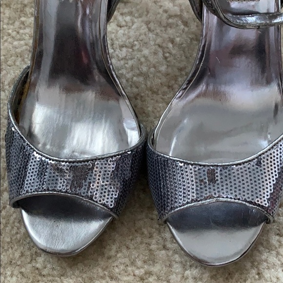 Steve Madden Luxe “L-Crime” Pewter Sequin Heels - Picture 3 of 5